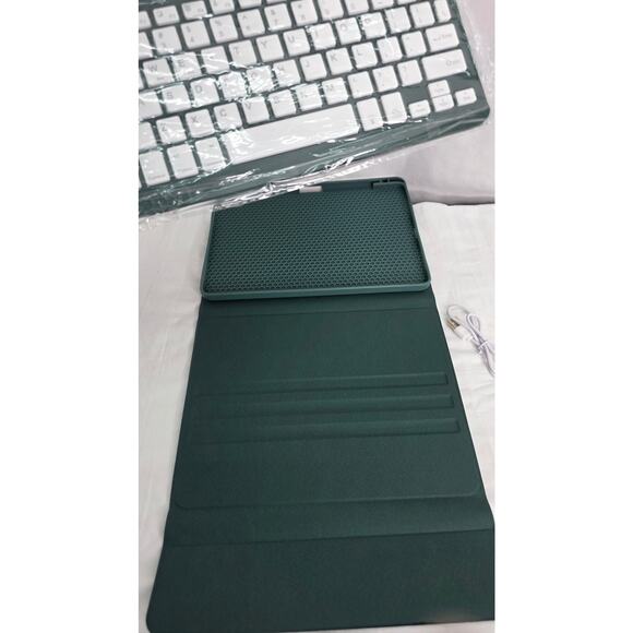 Green Folio Case & Detachable Keyboard for iPad Air 11" 10.9 Air 5th 4th Gen - Picture 6 of 14